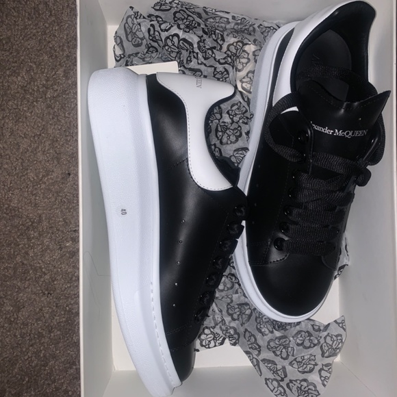 Alexander McQueen - Picture 3 of 3